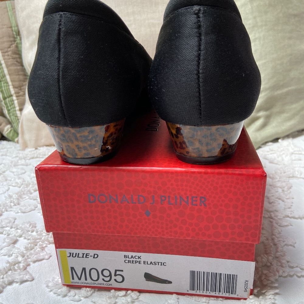 Donald Pliner Julie black crepe elastic with tortoise shell wedge heel size 9.5